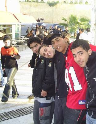 l mec a droite c antar lol et lotr en rouge c hamza